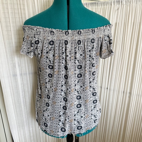 AEO Greige Navy Floral Flutter Sleeve Top Size Small - Picture 3 of 6